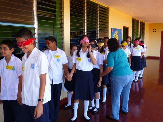 Profesora Brenda Lee y Alumnos de 7mo grado